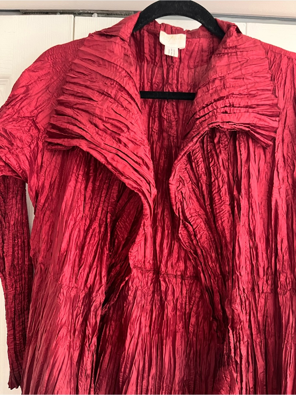 Red crinkled duster, one size.